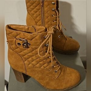 New Guess Women 9 Taupe Boots